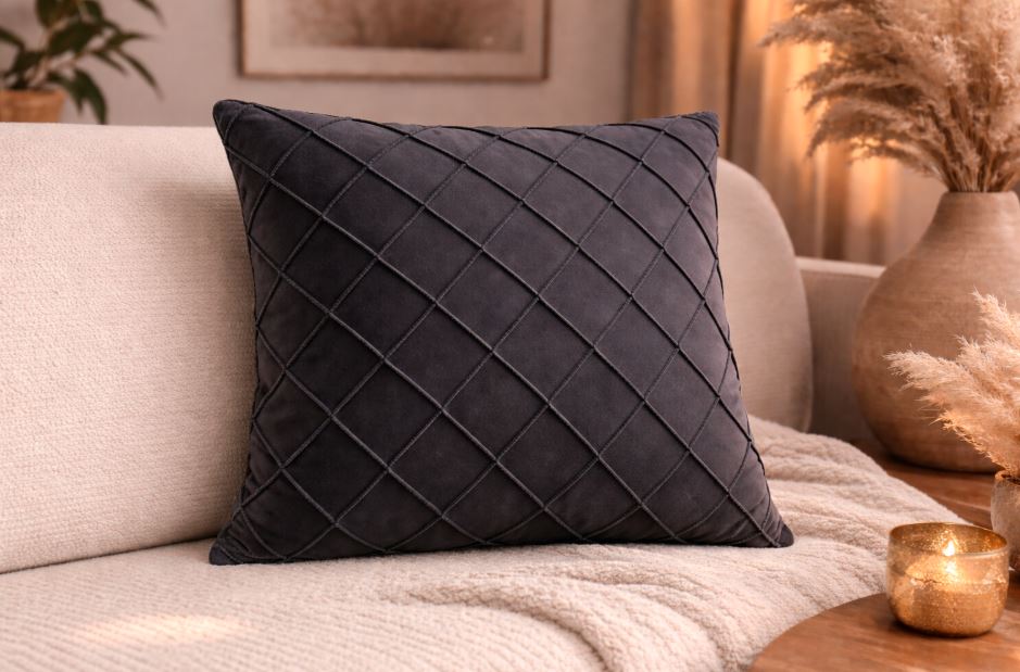 Velvet cross design kussenhoes 45x45 cm | Kussenhoezenwinkel